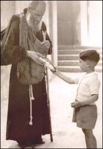 fra-nicola-da-gesturi-durante-la-questua